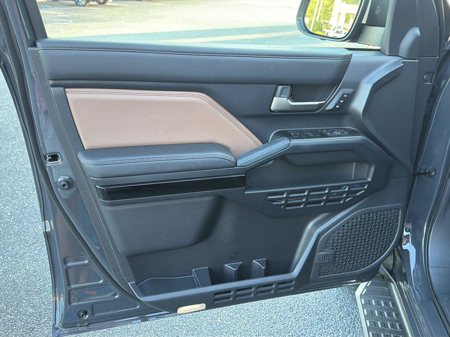 Used 2025 Toyota 4Runner Limited AWD/4WD image 16