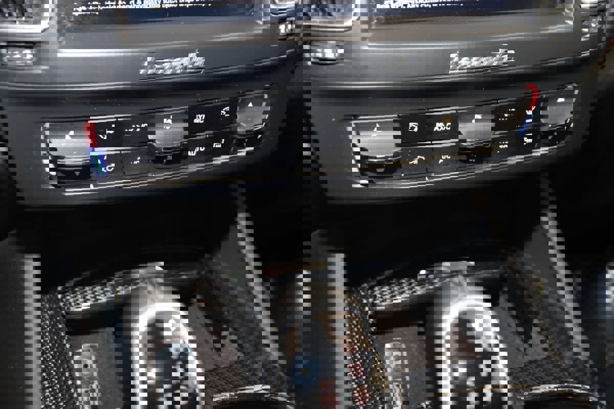 Used 2018 Maserati Levante GranSport image 36