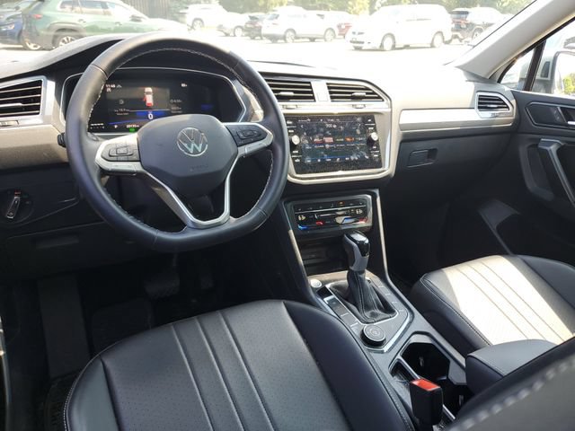 Certified 2024 Volkswagen Tiguan SE w/ Panoramic Sunroof Package AWD/4WD image 10