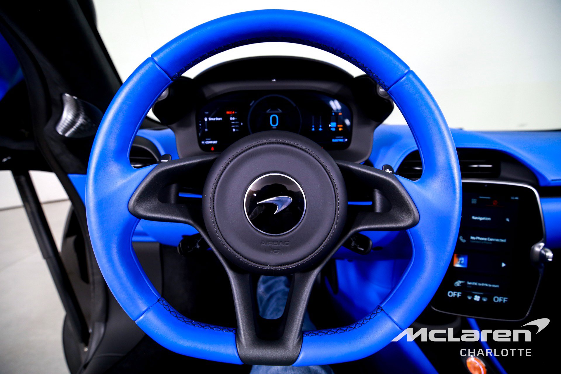 Used 2025 McLaren Artura Spider image 16