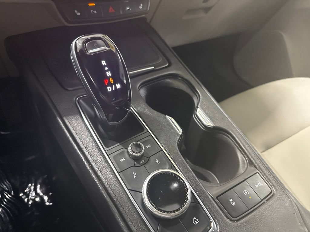 Used 2023 Cadillac XT4 Luxury w/ Cold Weather Package AWD/4WD image 19