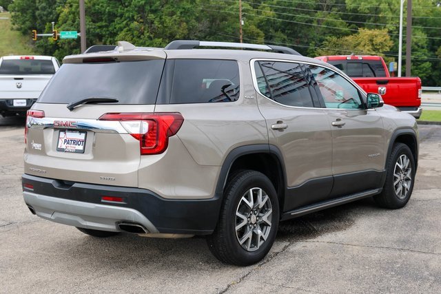 Used 2023 GMC Acadia SLE w/ Driver Convenience Package image 3