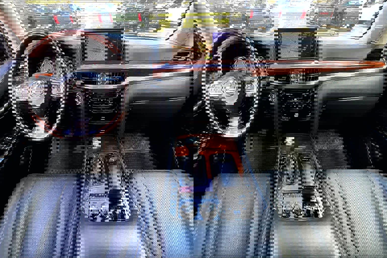 Used 2019 Lexus LX 570 4WD w/ Luxury Package image 15