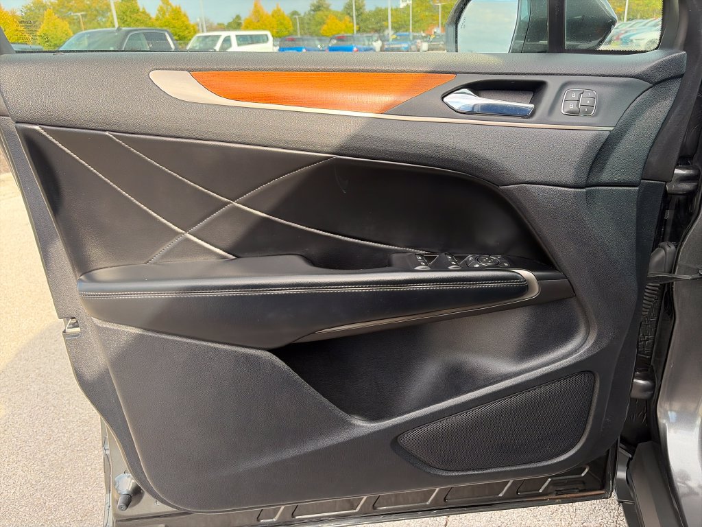 Used 2019 Lincoln MKC Select w/ Select Plus Package FWD image 13