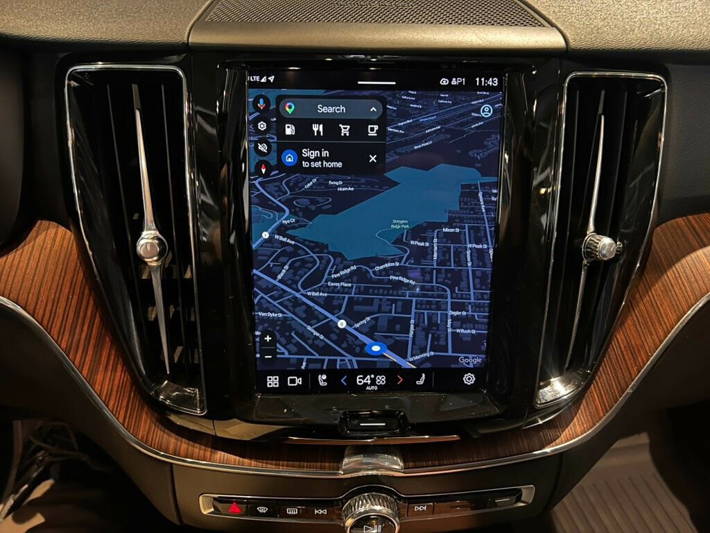 Used 2023 Volvo XC60 B5 Plus image 21