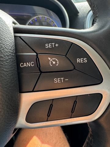 Used 2017 Chrysler 300 Limited RWD image 9
