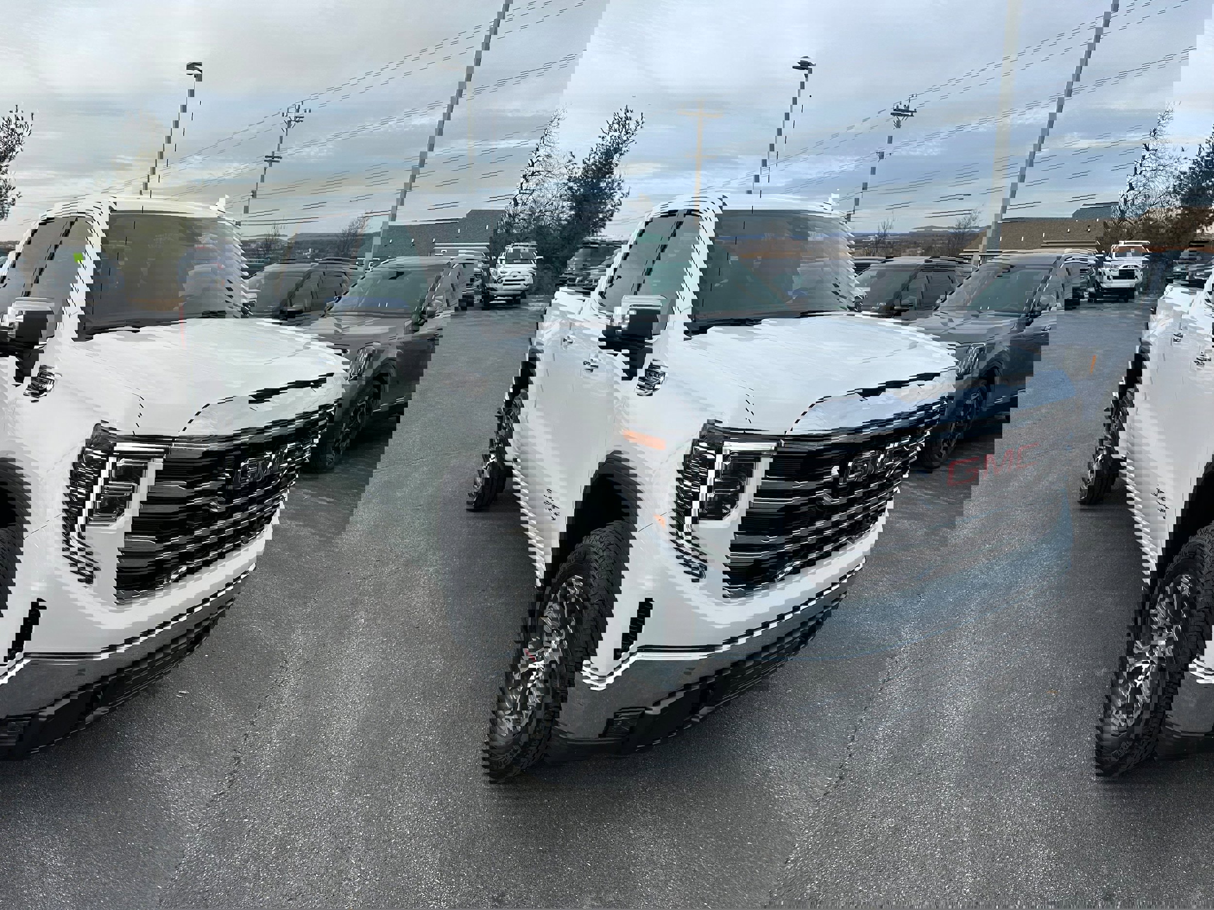 Used 2025 GMC Sierra 1500 SLT image 3