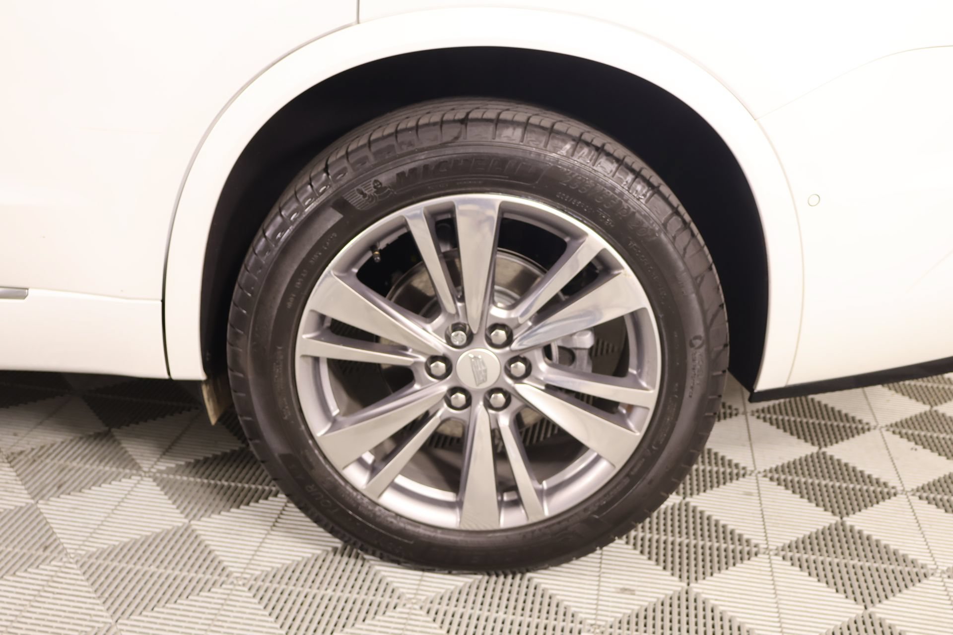 Used 2025 Cadillac XT6 Premium Luxury w/ Technology Package FWD image 21