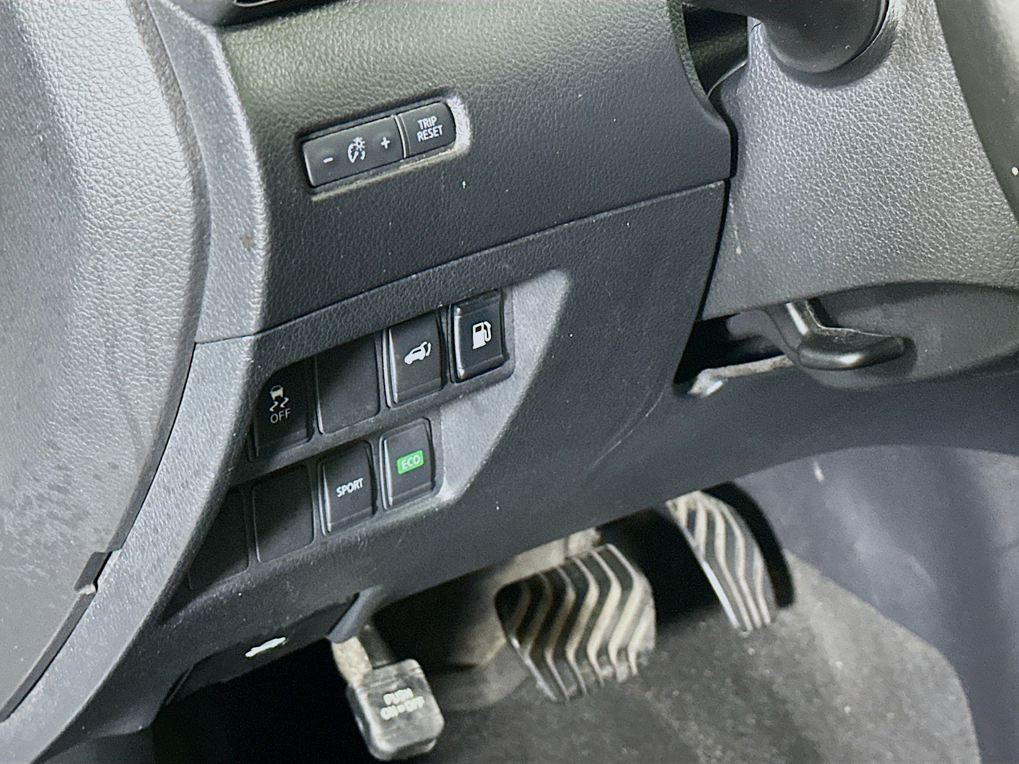 Used 2018 Nissan Rogue SV FWD image 16