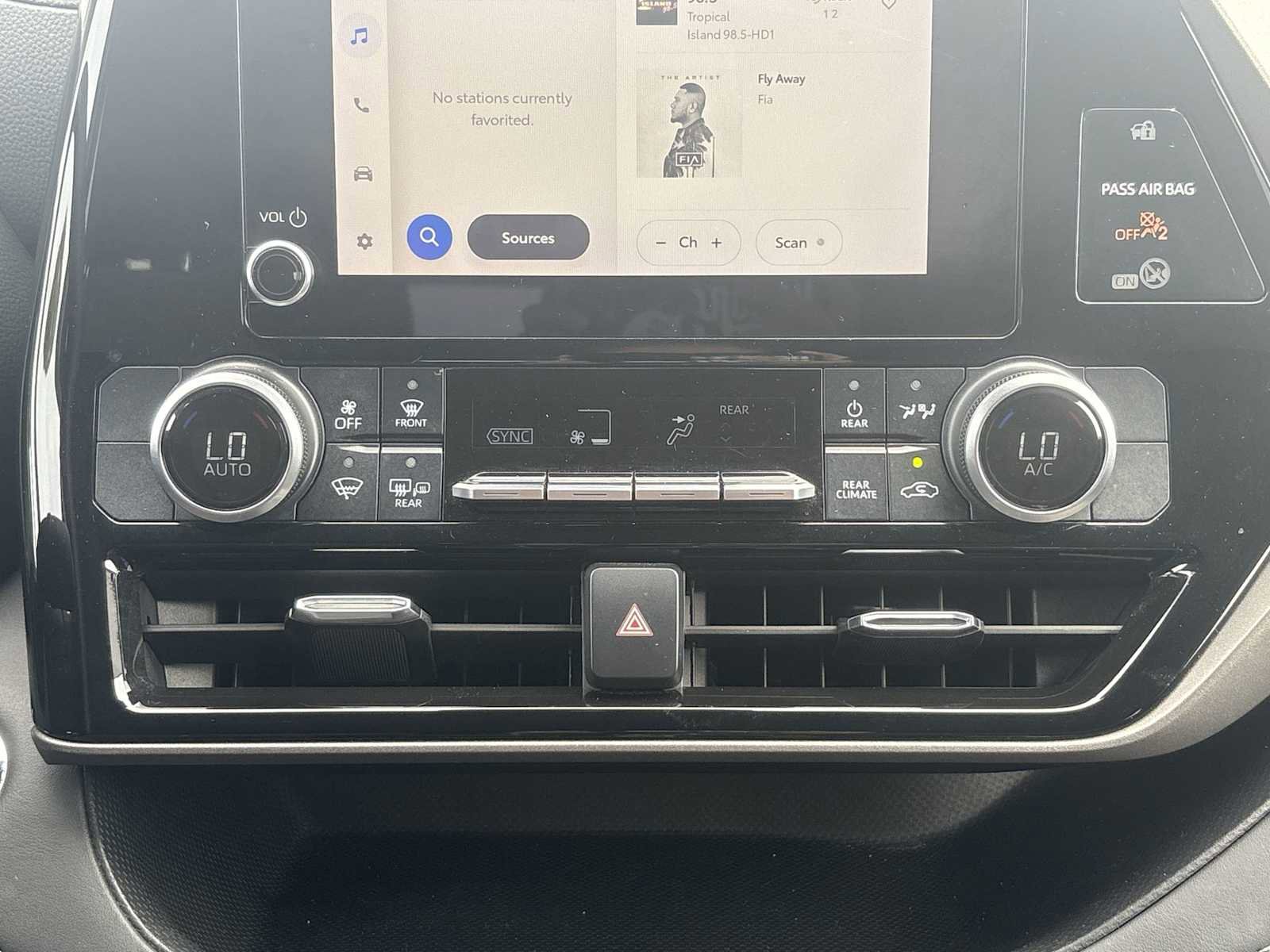 Used 2023 Toyota Highlander L image 16