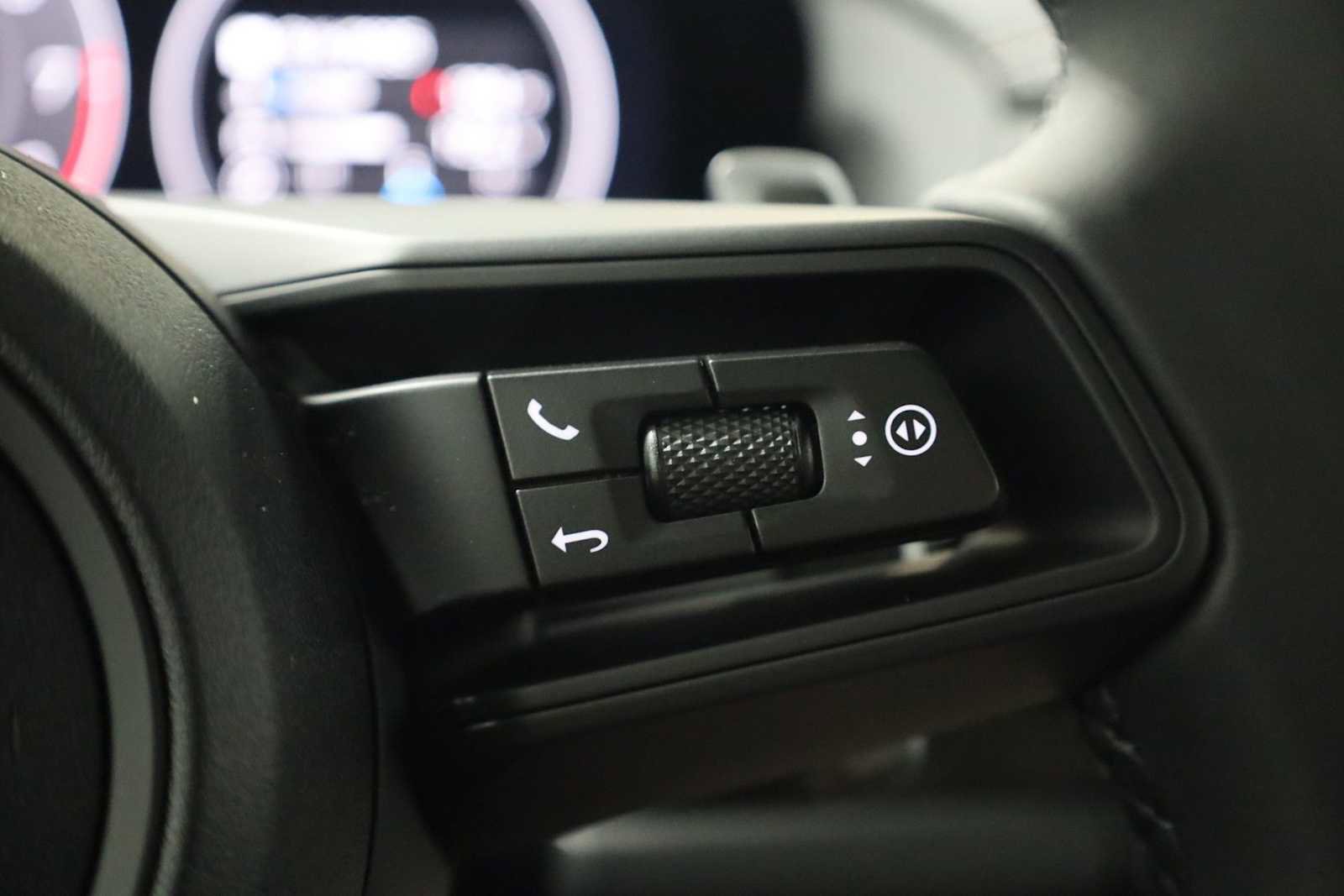 Used 2025 Porsche Panamera 4 image 26