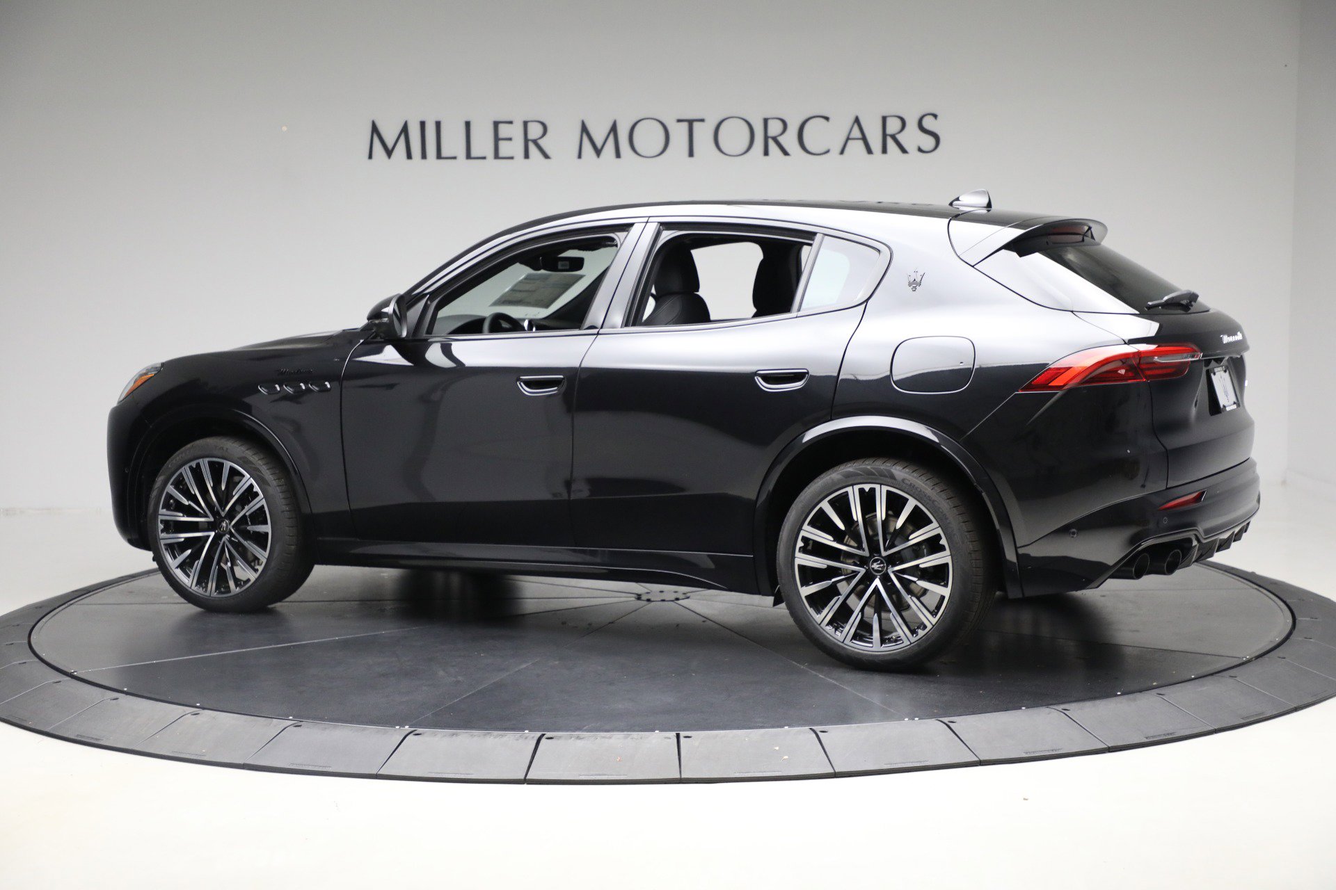 New 2025 Maserati Grecale Modena image 4