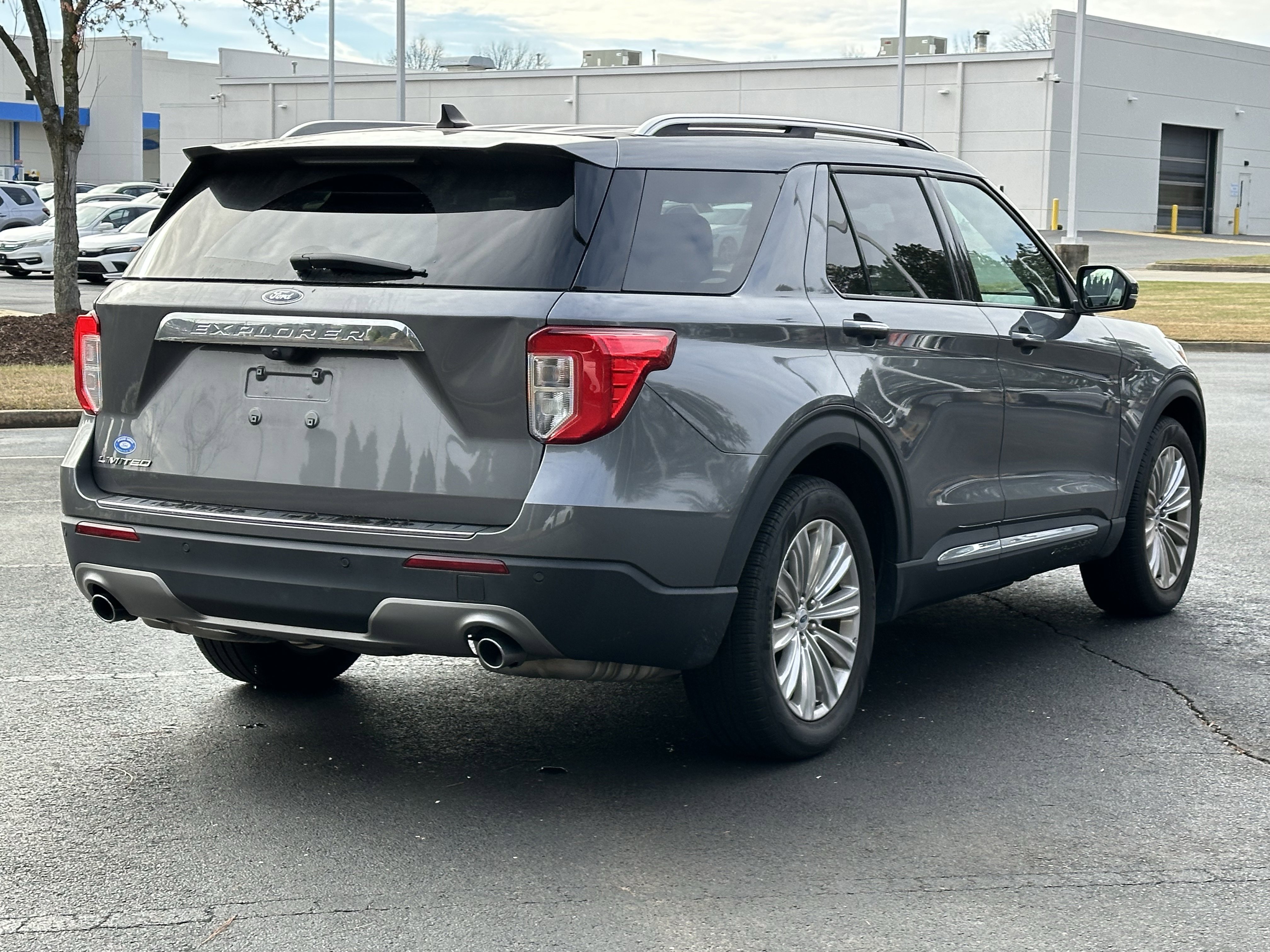 Used 2023 Ford Explorer Limited w/ Limited Technology Package image 14