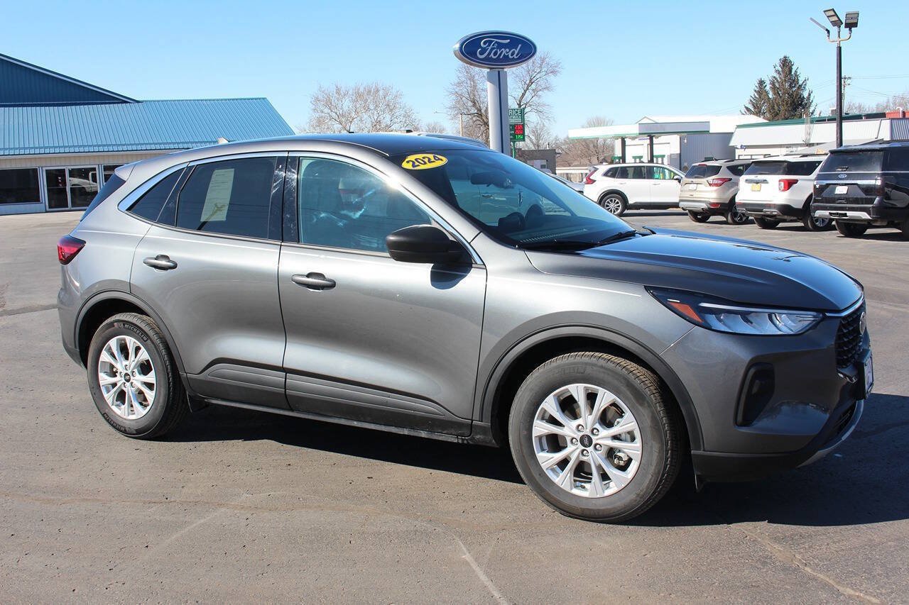 Used 2024 Ford Escape Active w/ Cold Weather Package image 1