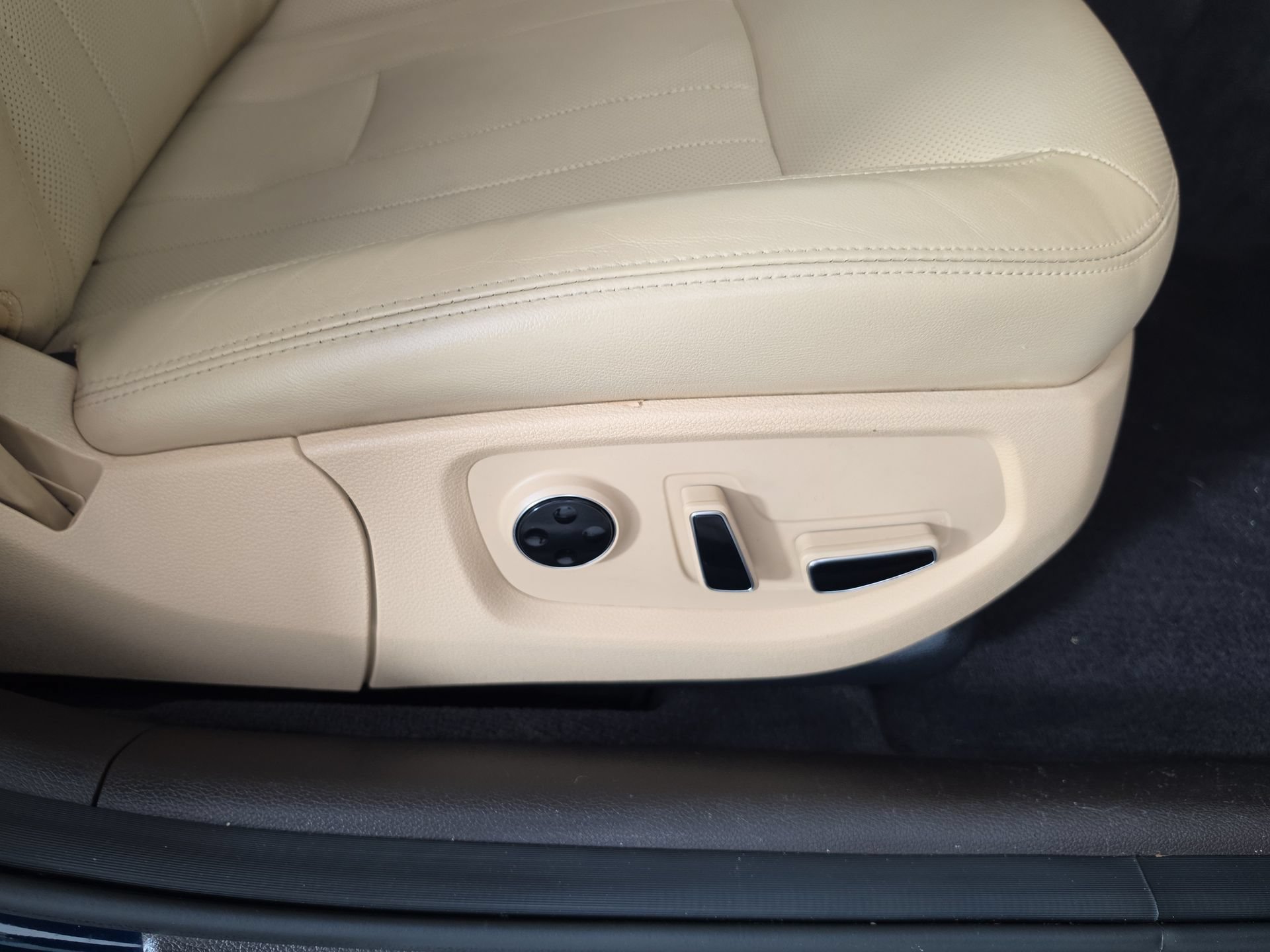 Used 2019 Genesis G80 3.8 image 44
