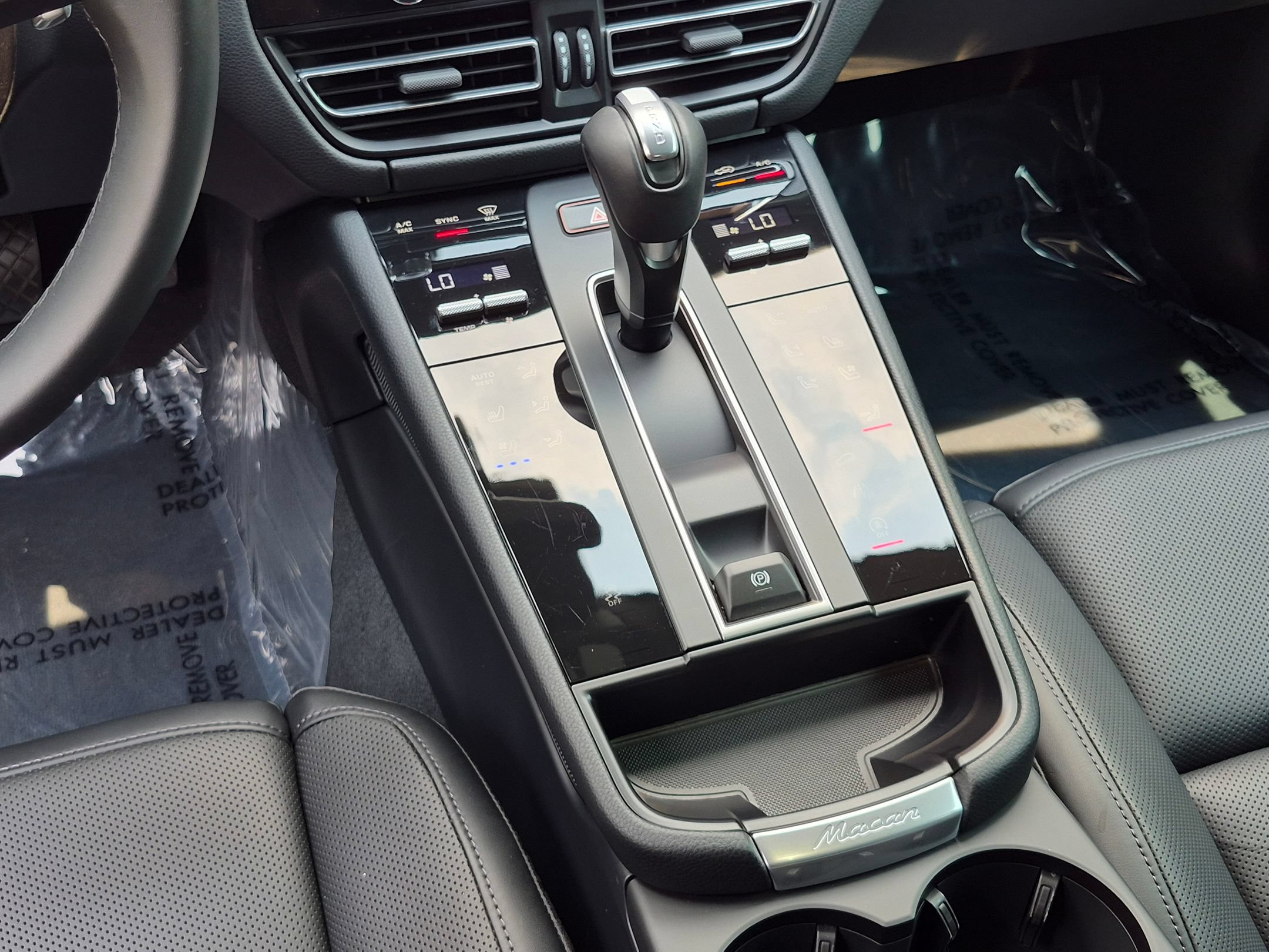 Certified 2026 Porsche Macan AWD/4WD image 18