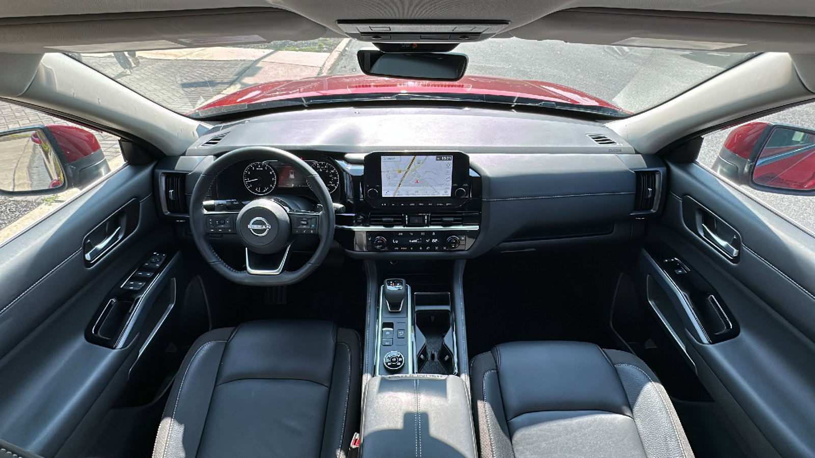 Certified 2025 Nissan Pathfinder SL image 26