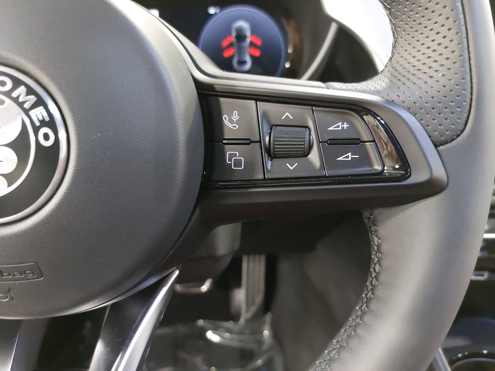 New 2025 Alfa Romeo Giulia w/ Veloce Package Rwd image 18