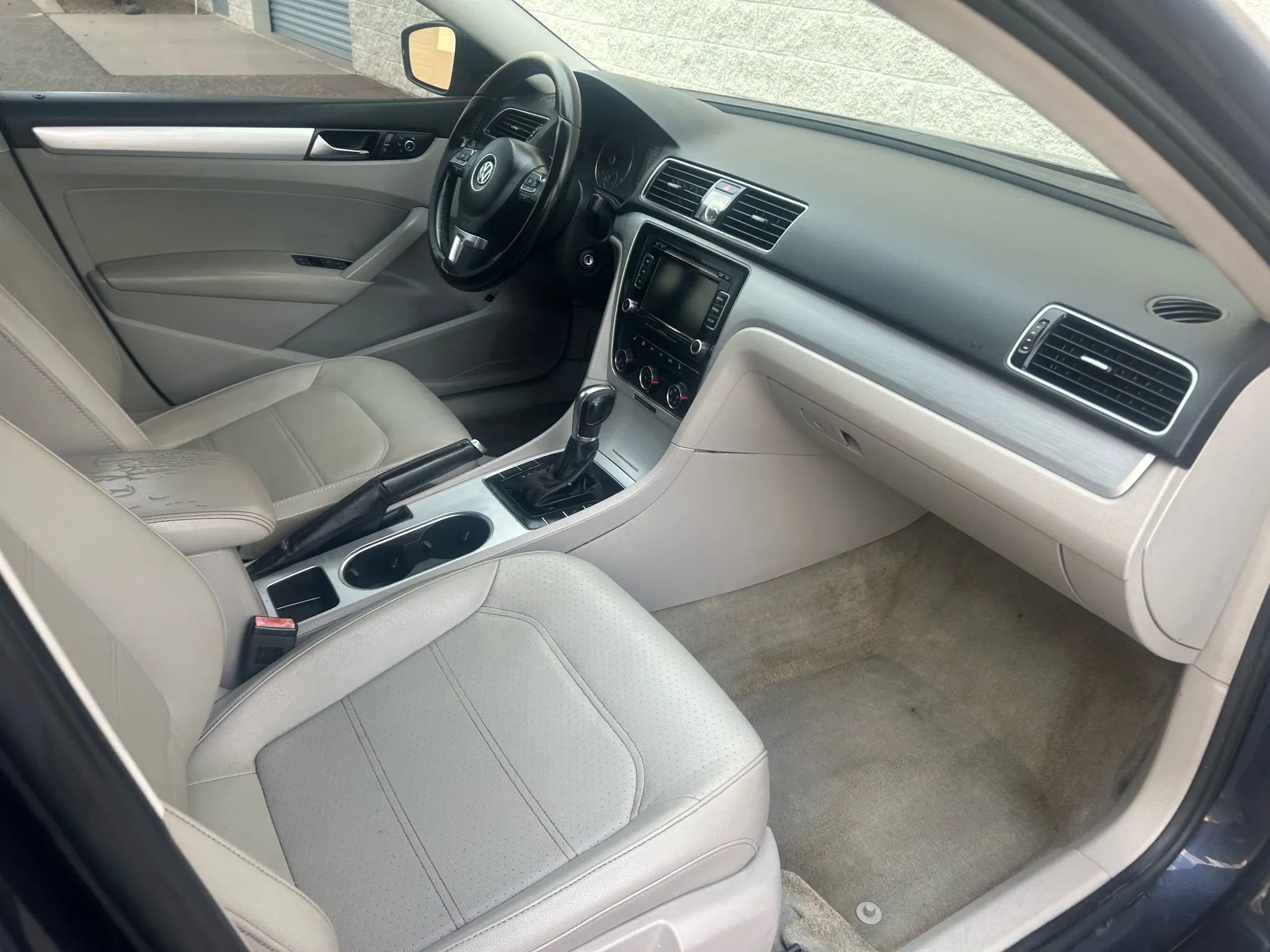 Used 2013 Volkswagen Passat TDI SE image 14