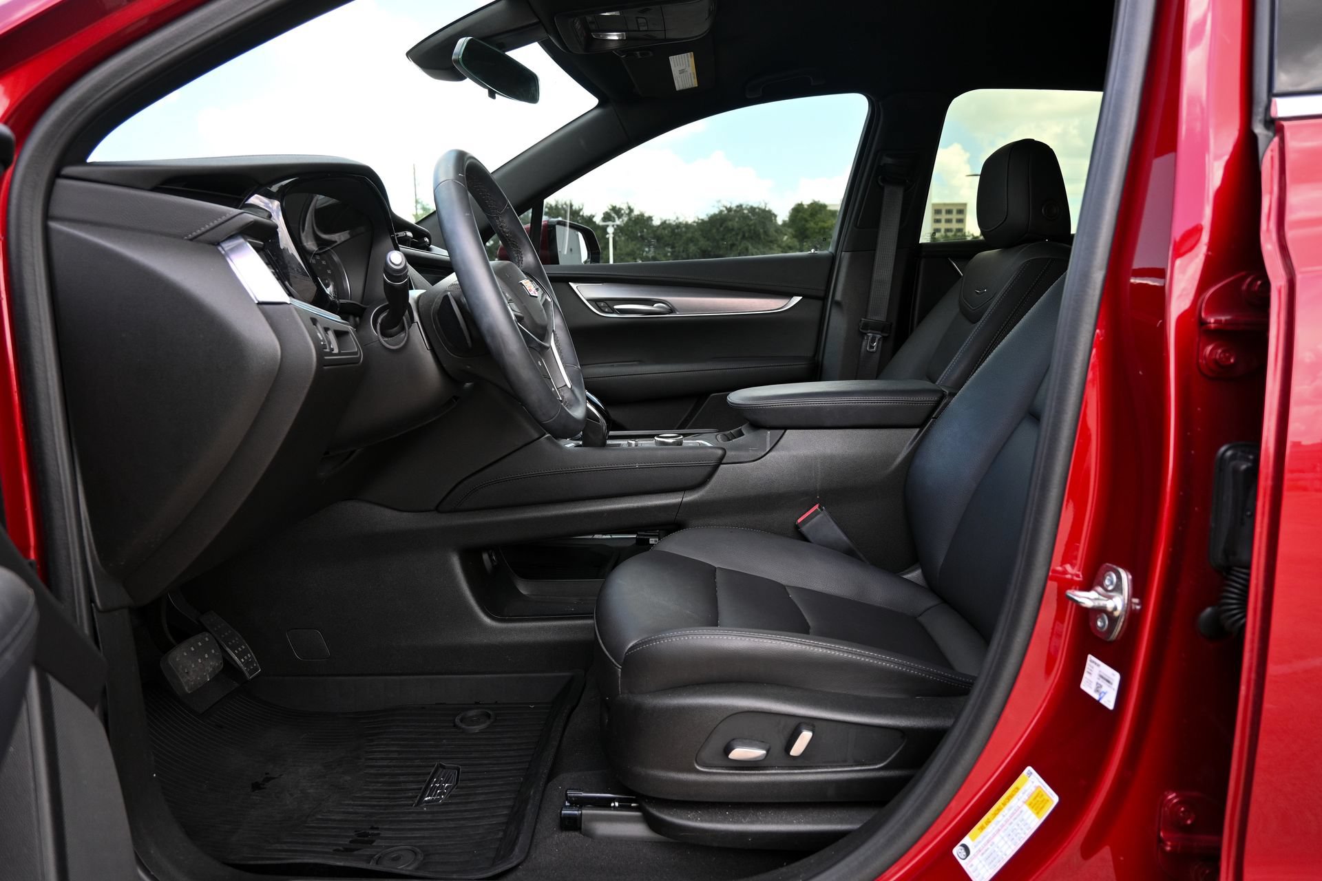 Certified 2025 Cadillac XT5 Luxury FWD image 19