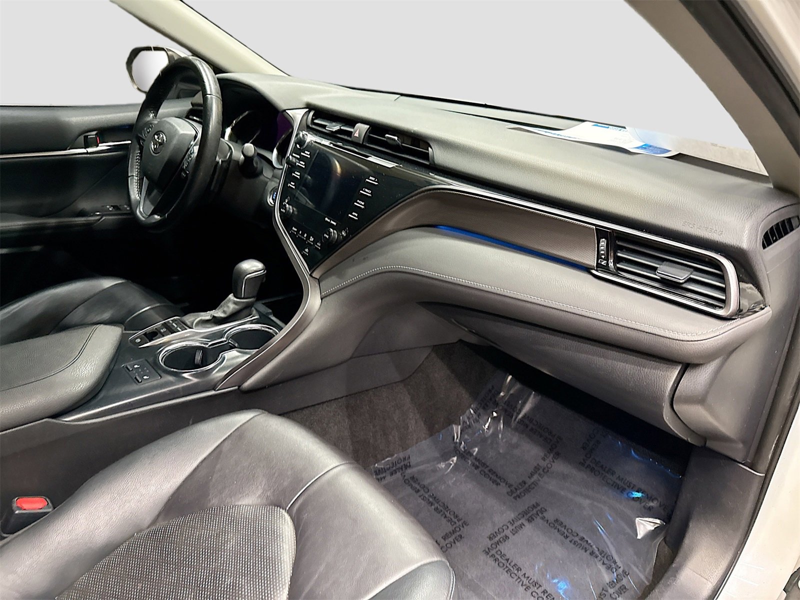 Used 2020 Toyota Camry XSE image 30