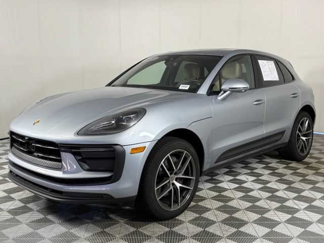 Used 2025 Porsche Macan AWD/4WD image 4