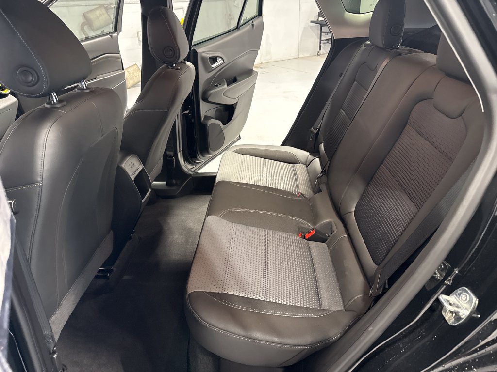 Used 2024 Chevrolet Trax LT FWD image 35
