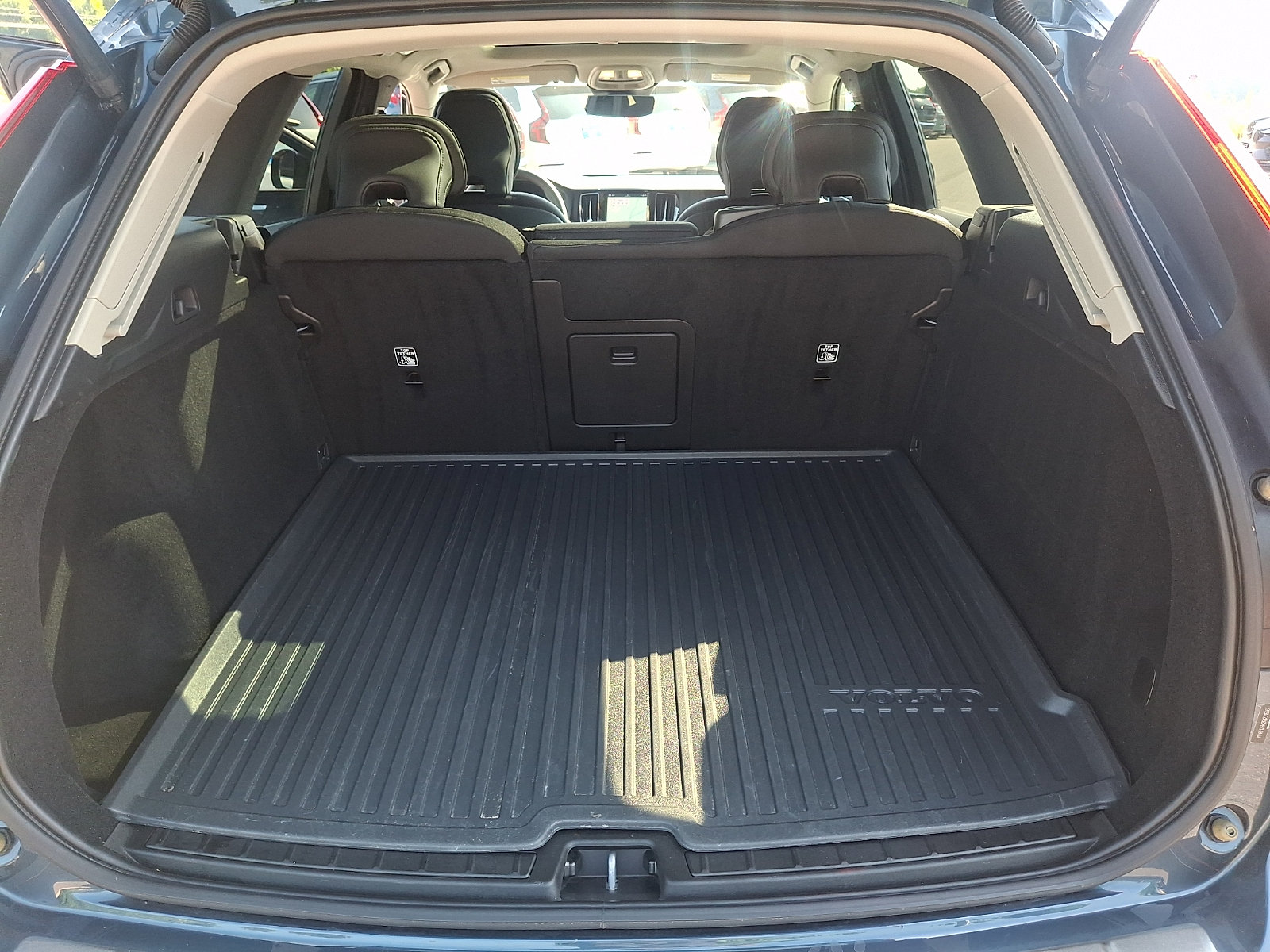 Certified 2024 Volvo XC60 B5 Core w/ Protection Package Premier AWD/4WD image 27