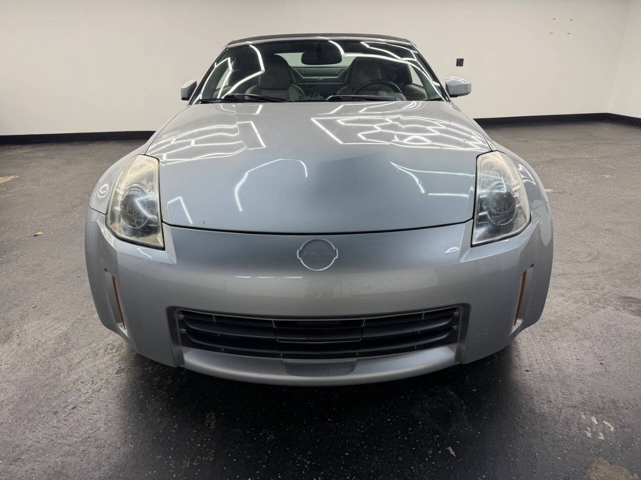 Used 2008 Nissan 350Z Touring RWD image 2