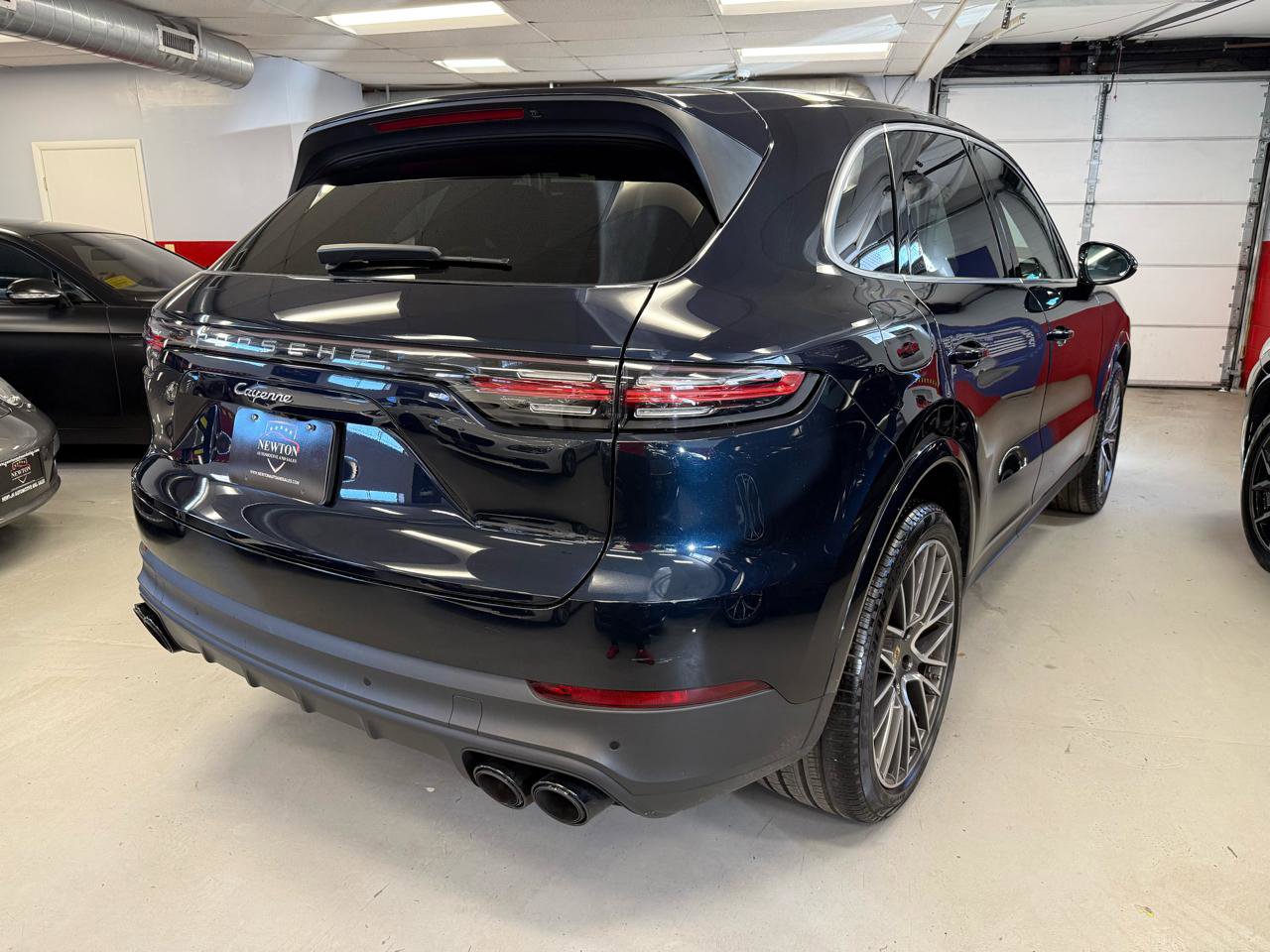 Used 2022 Porsche Cayenne Platinum Edition AWD/4WD image 6