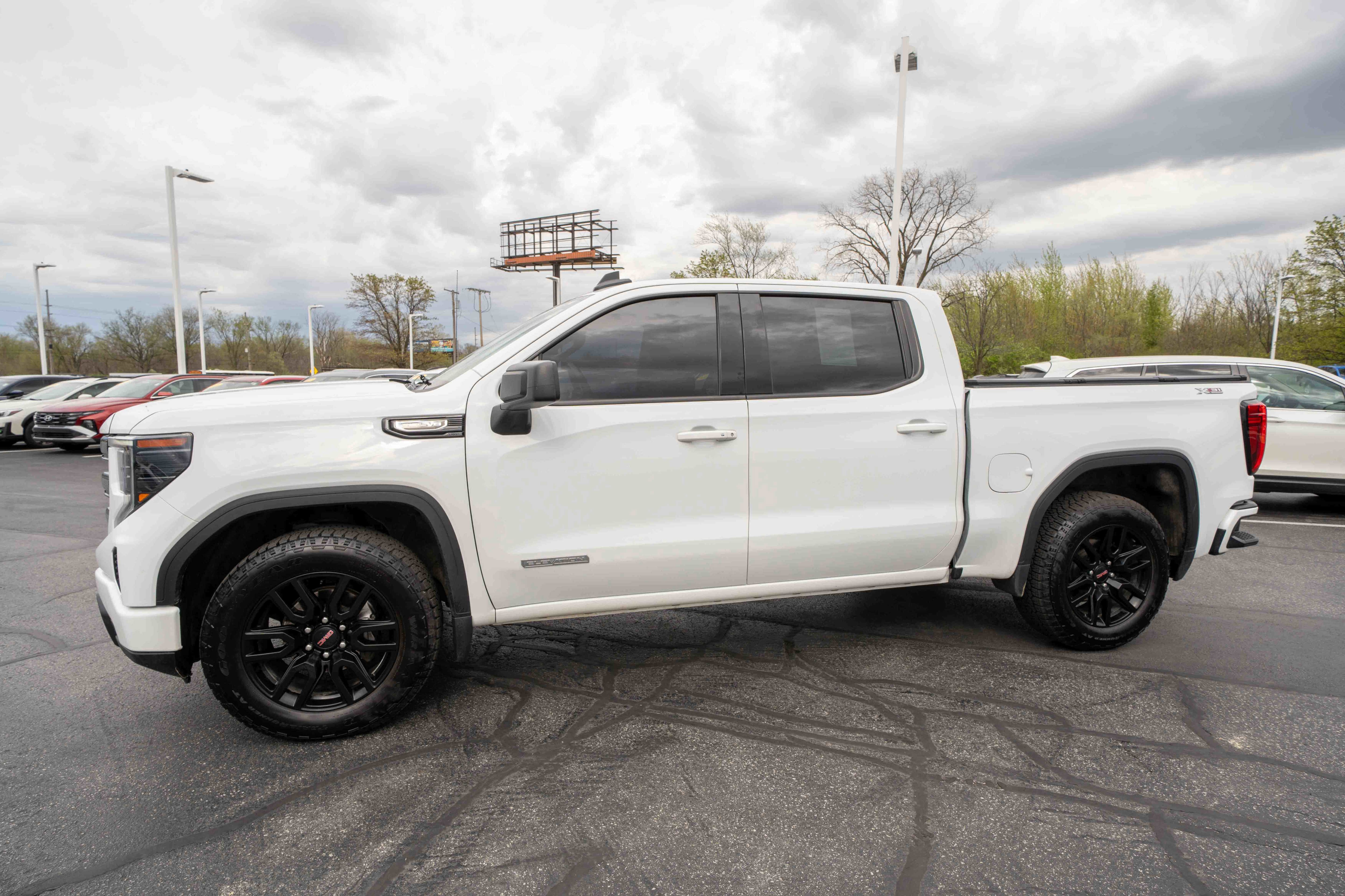 Used 2023 GMC Sierra 1500 Elevation w/ Preferred Package AWD/4WD image 3