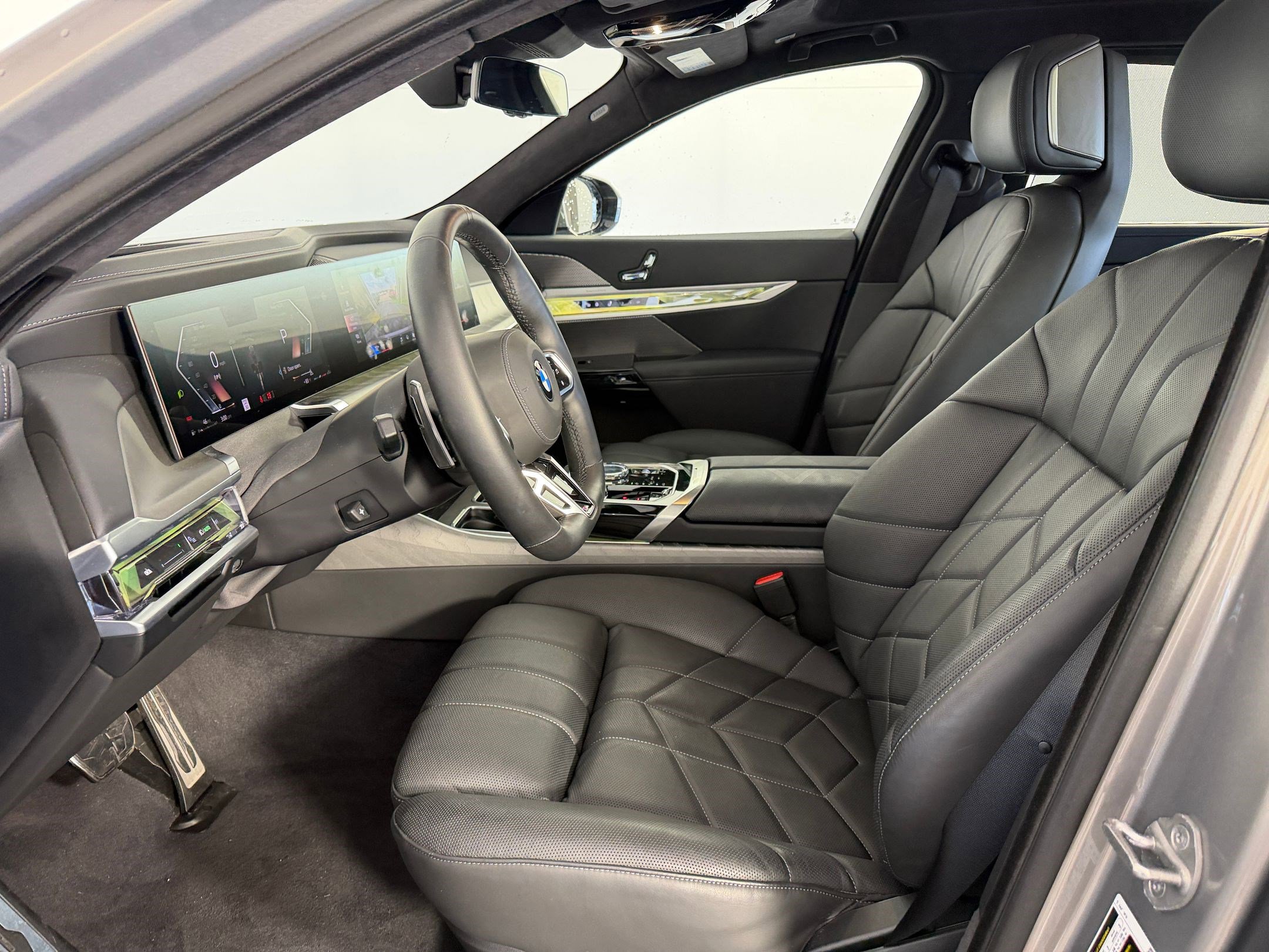 Certified 2024 BMW 760i xDrive w/ Executive Package AWD/4WD image 5