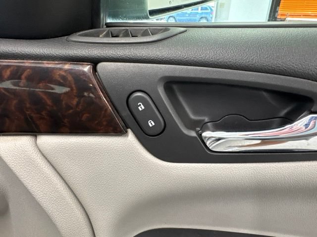 Used 2016 Chevrolet Impala LTZ FWD image 23