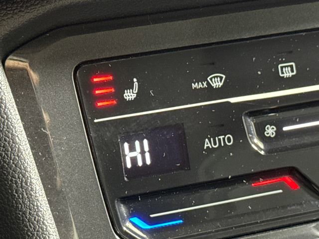 Used 2023 Volkswagen Tiguan SE image 35