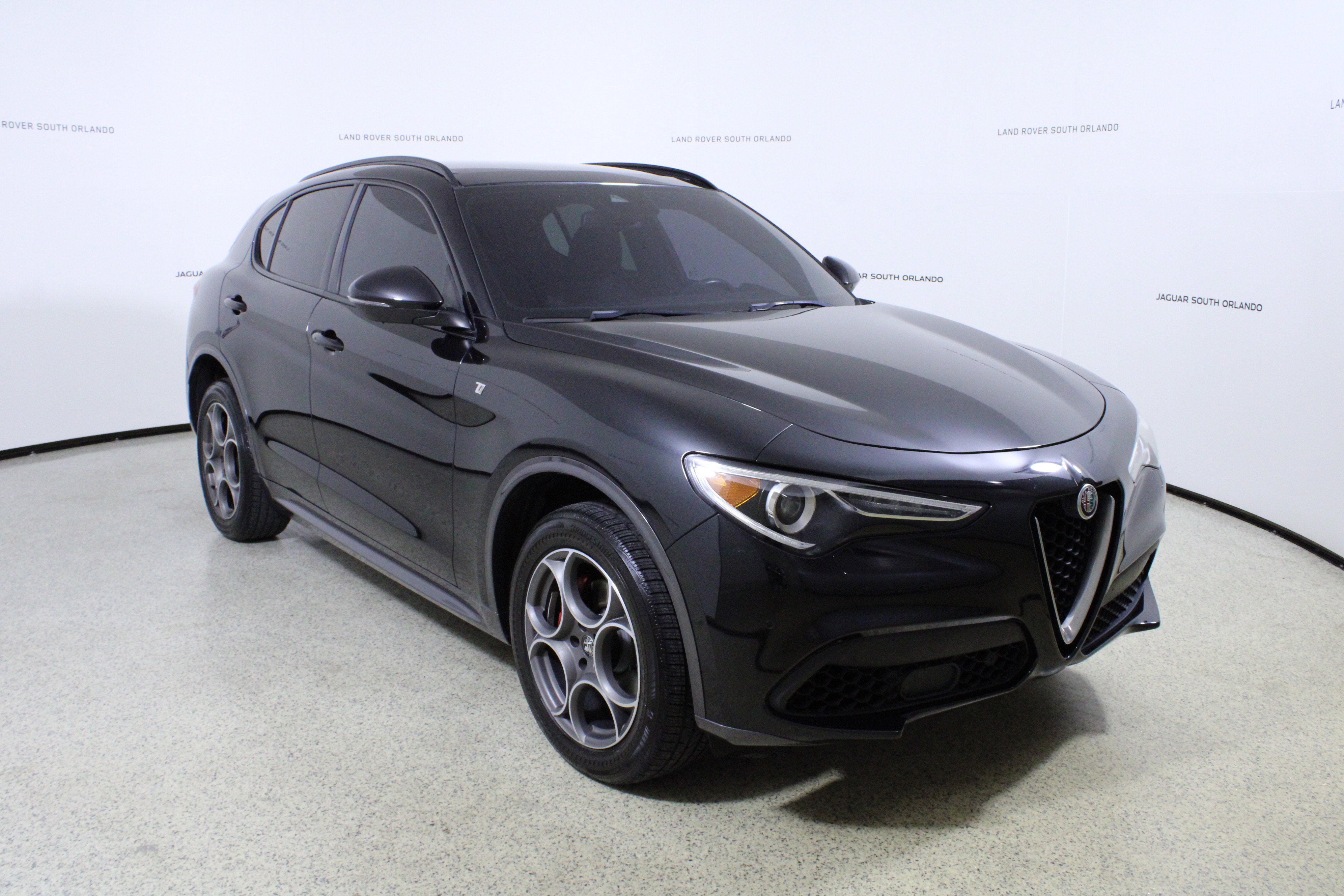 Used 2022 Alfa Romeo Stelvio Ti AWD/4WD image 3