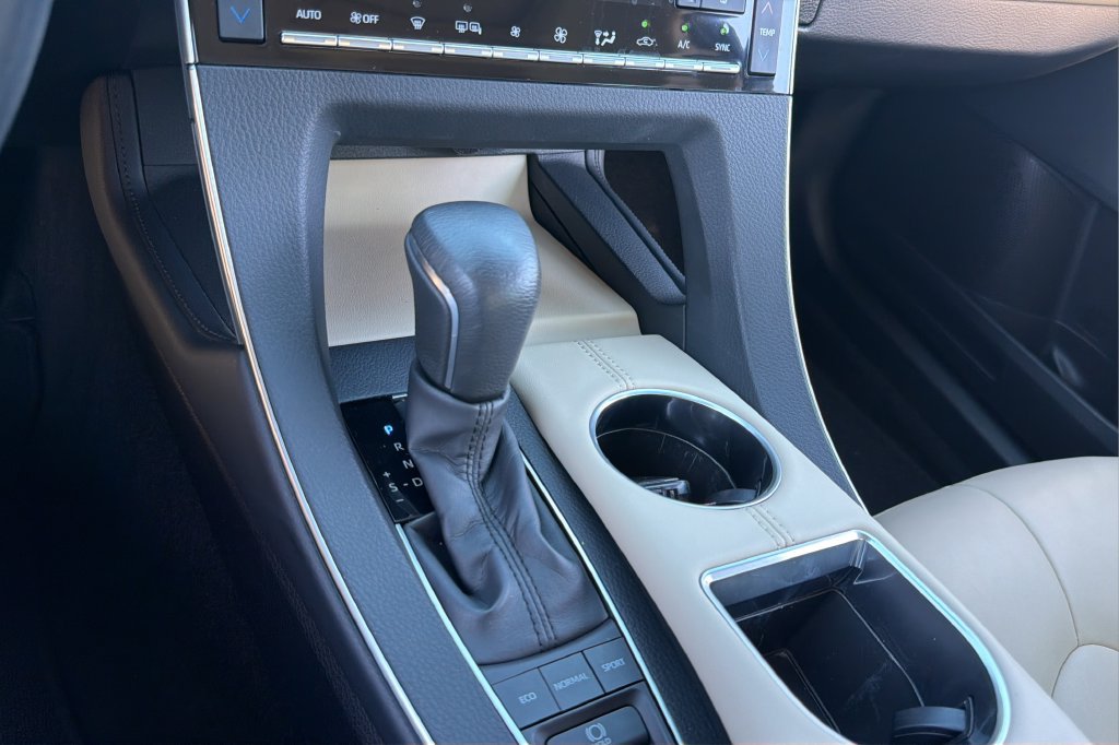 Certified 2019 Toyota Avalon XLE w/ Moonroof Package FWD image 25