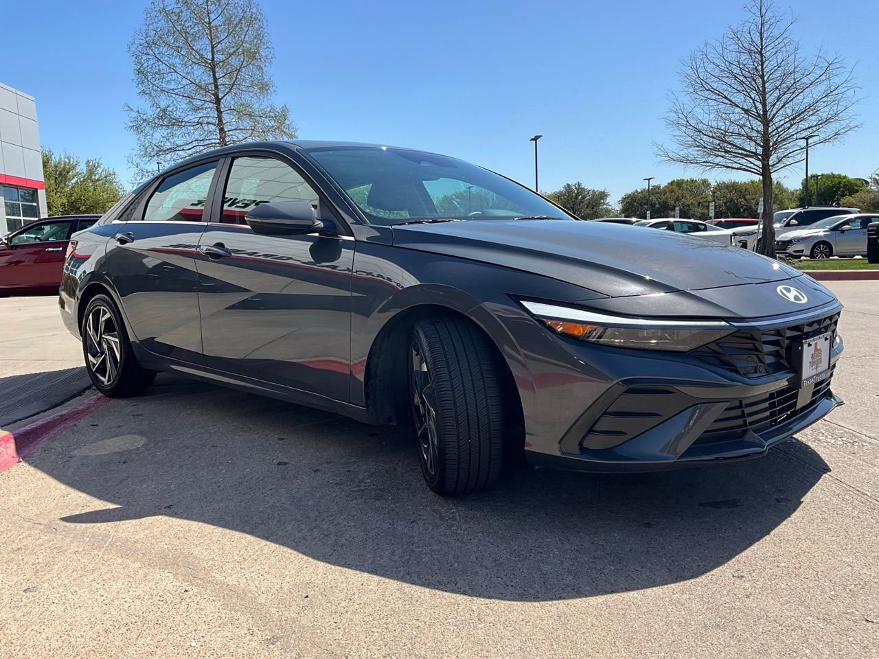 Used 2025 Hyundai Elantra Limited image 4