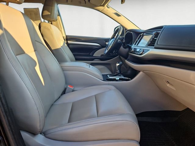 Used 2019 Toyota Highlander XLE AWD/4WD image 15