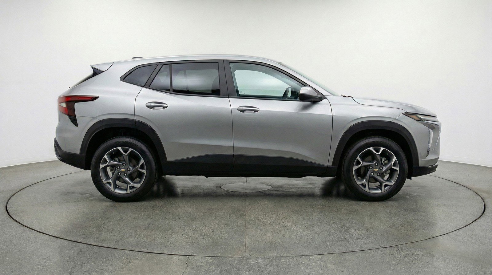 Used 2025 Chevrolet Trax LT w/ LT Convenience Package image 11