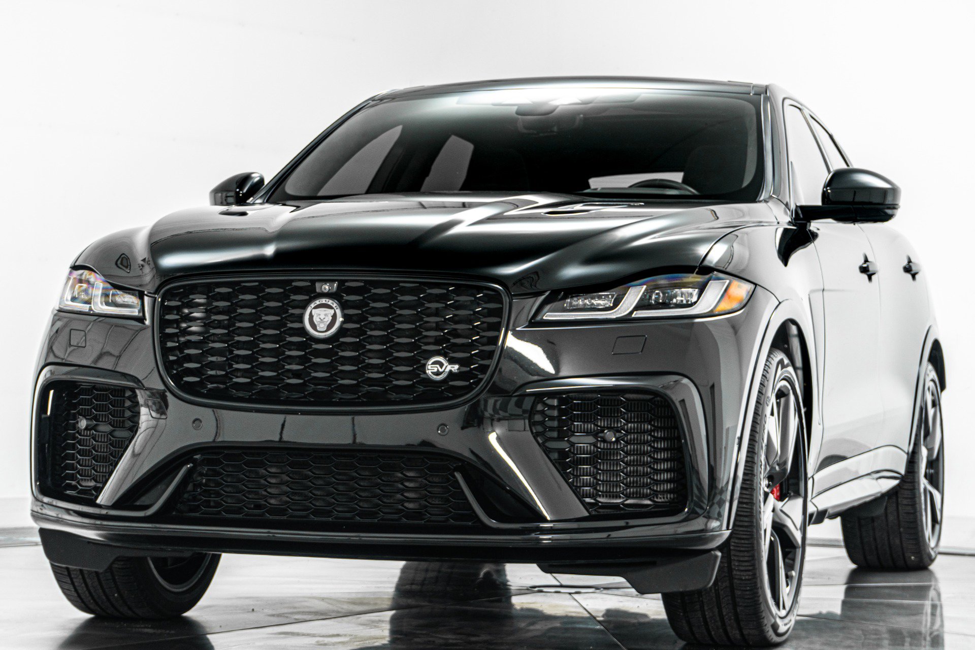 Used 2023 Jaguar F-PACE SVR image 5