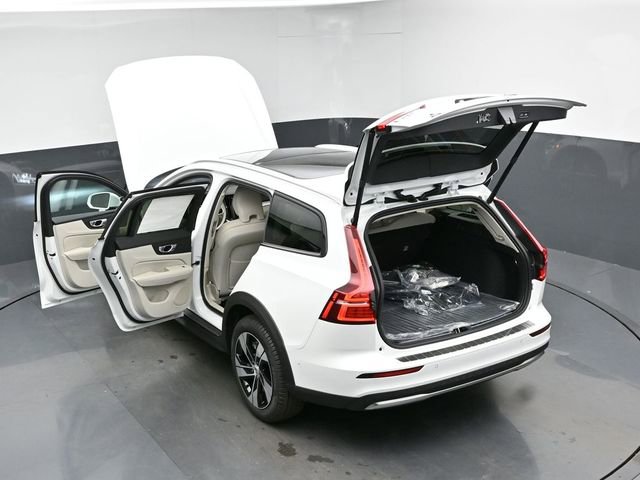 New 2026 Volvo V60 B5 Cross Country Plus w/ Protection Package Premier image 53