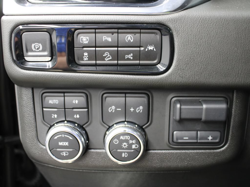 Used 2025 GMC Yukon Denali w/ Denali Reserve Package AWD/4WD image 64