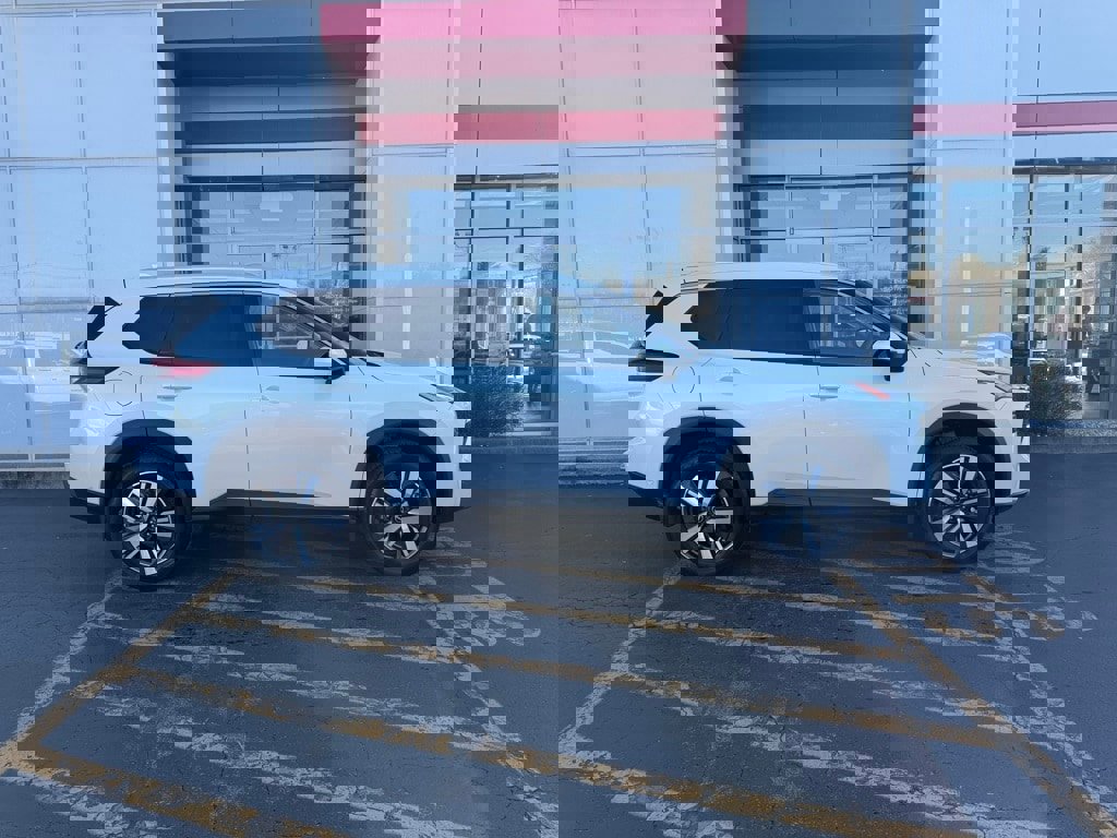 Certified 2025 Nissan Rogue SL image 4