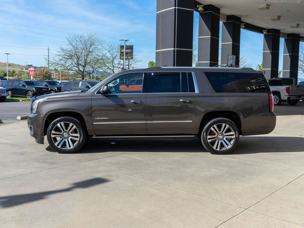 Used 2019 GMC Yukon XL Denali w/ Denali Ultimate Package AWD/4WD image 4