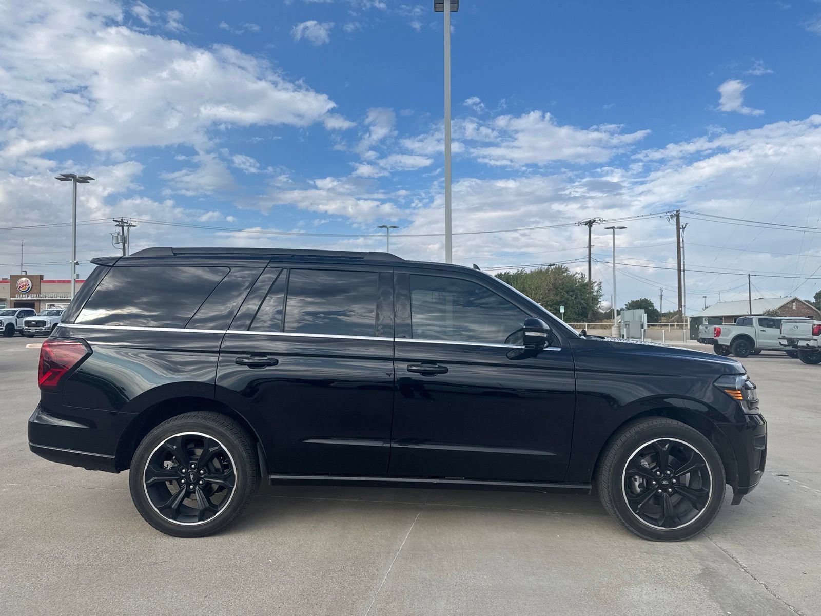 Used 2024 Ford Expedition Limited RWD image 2
