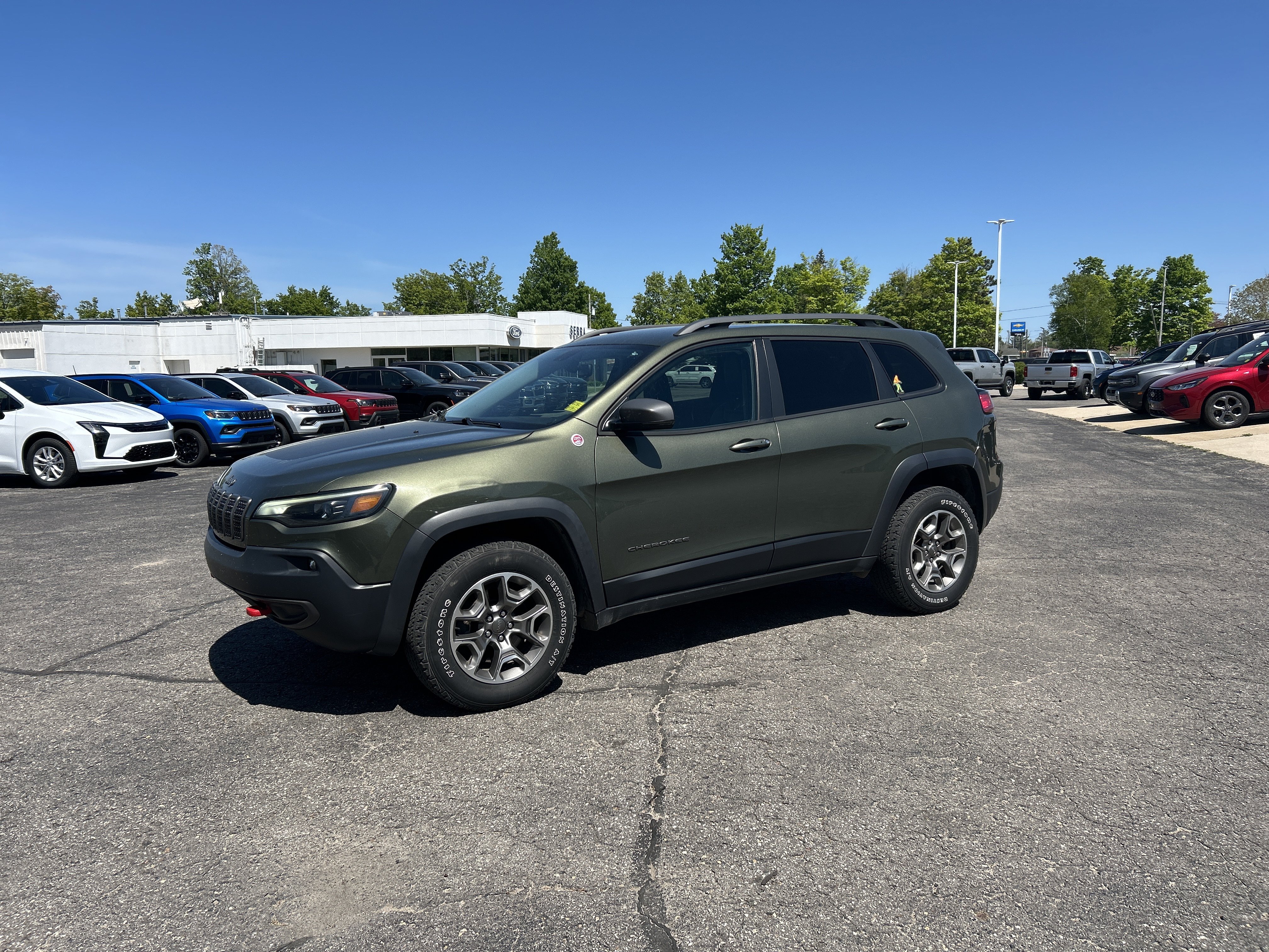 Used 2020 Jeep Cherokee Trailhawk w/ Cold Weather Group AWD/4WD image 9