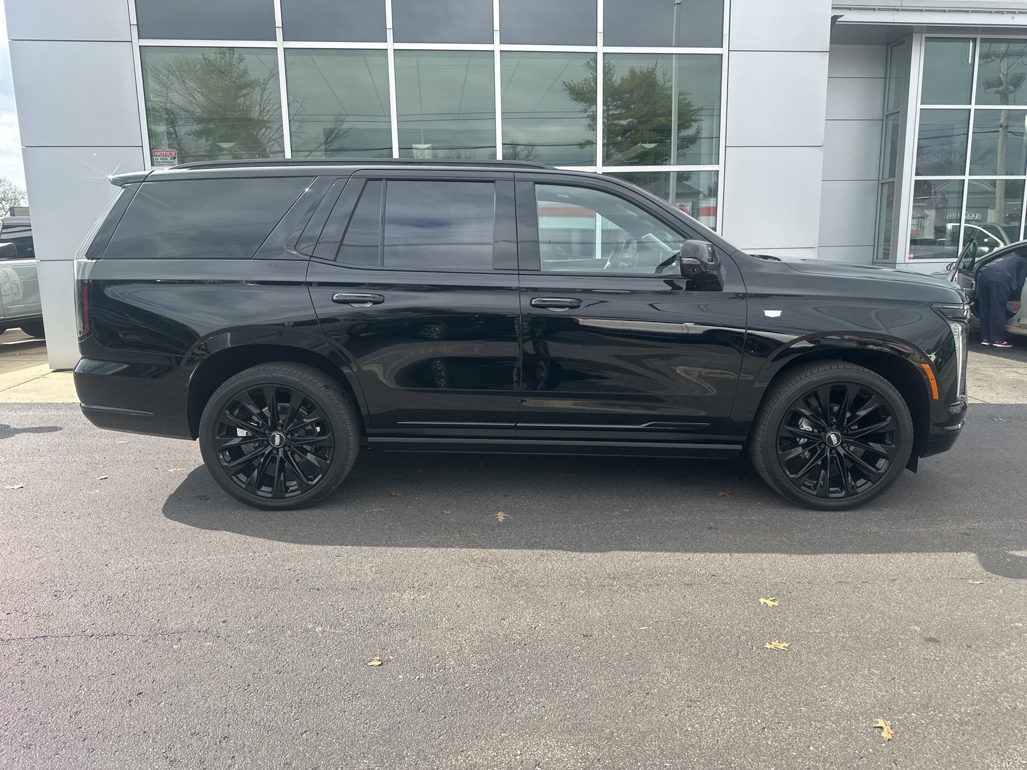 Used 2026 Cadillac Escalade Platinum Sport w/ LPO, ONYX Package image 21