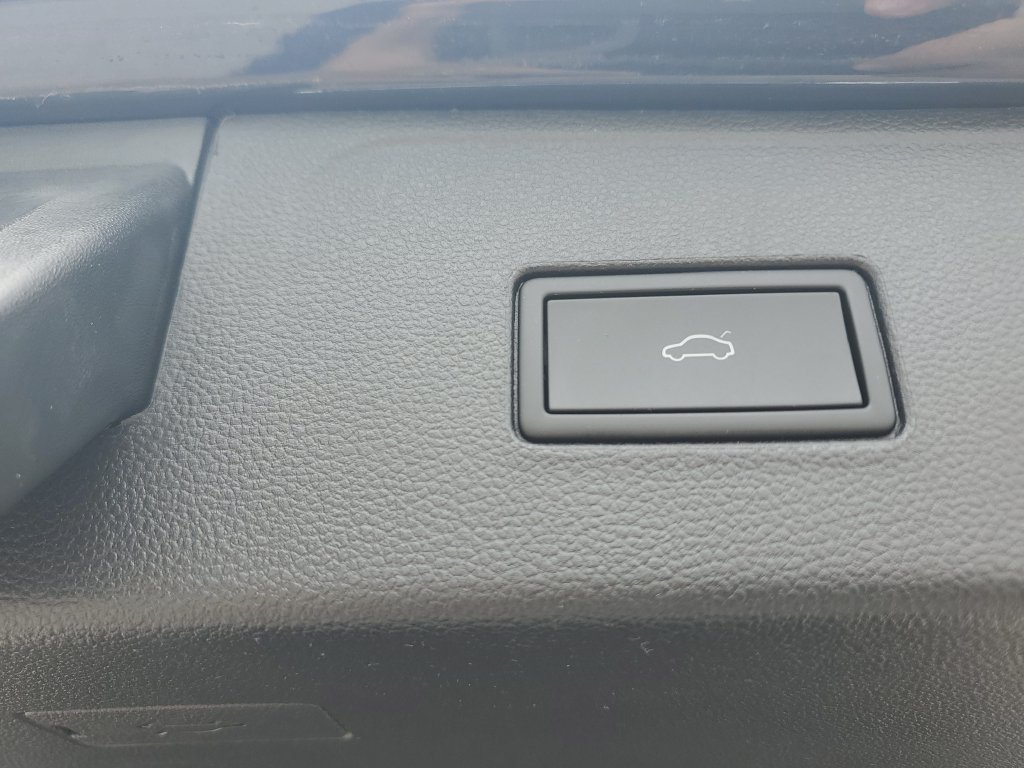 Certified 2024 Volkswagen Atlas SE FWD image 16