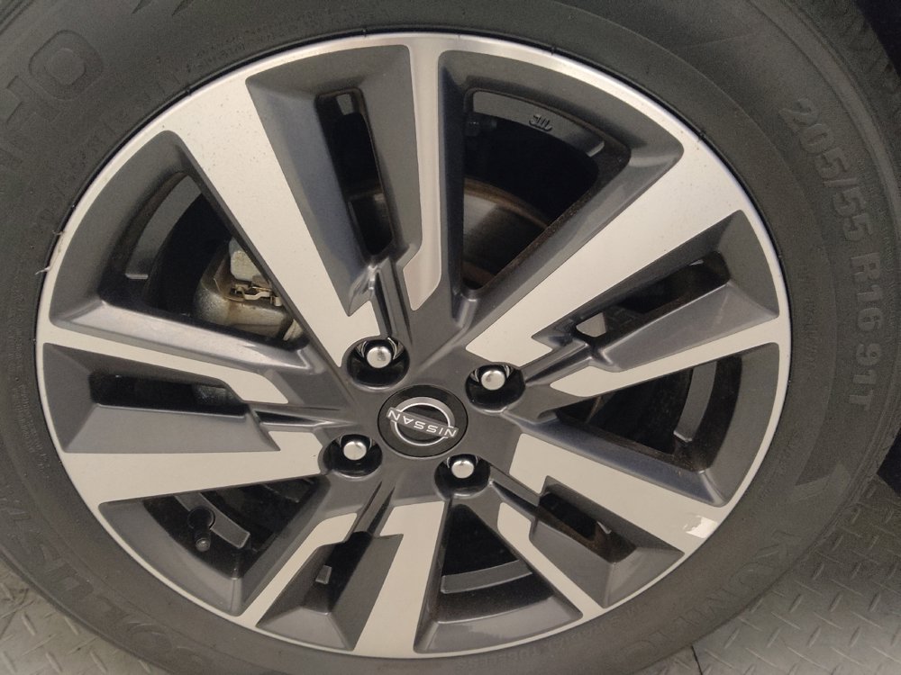 Used 2024 Nissan Versa SV FWD image 31