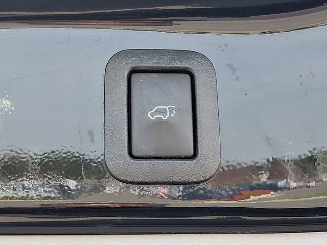 Used 2016 Toyota Highlander XLE w/ Four Season Floor Mat Package image 32